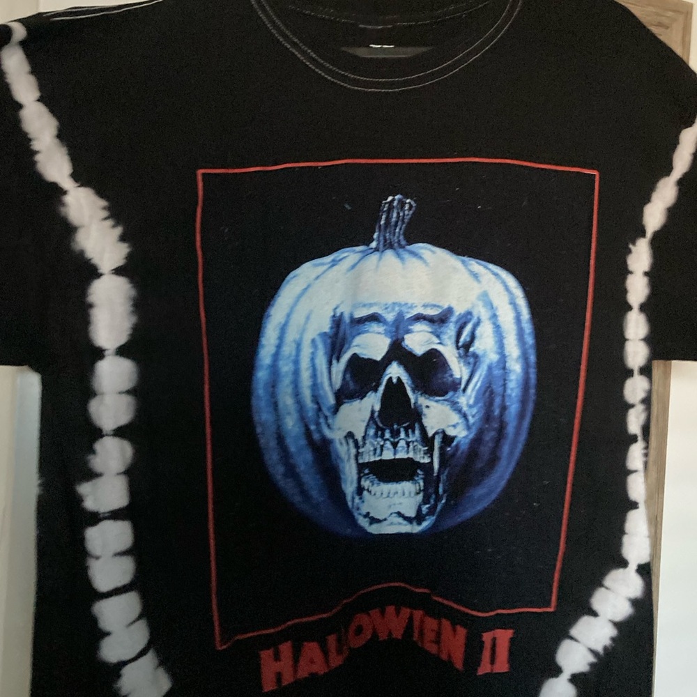 halloween graphic tee